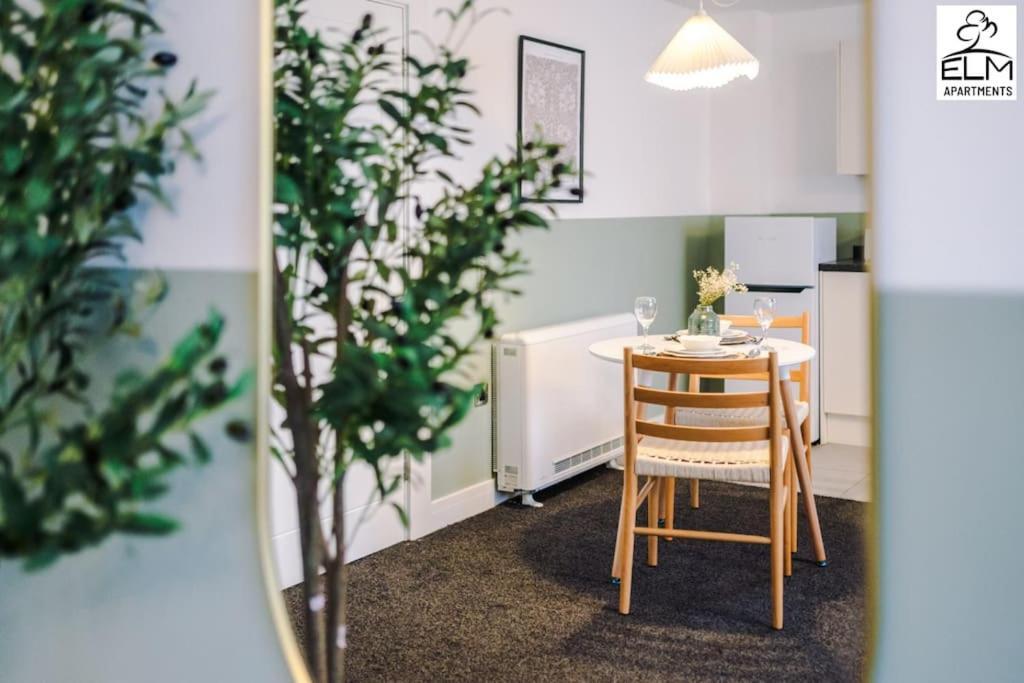 Cozy 1 Bedroom Apartment, Prime Location , Free Parking Manchester Ngoại thất bức ảnh